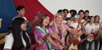 Dotan de instrumentos musicales a la Escuela de Arte de Los Guayos
