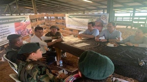 Gobierno se reúne con las FARC