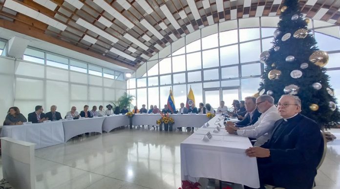 Finaliza primer ciclo del diálogo entre Gobierno de Colombia y el ELN Finaliza primer ciclo del diálogo entre Gobierno de Colombia y el ELN