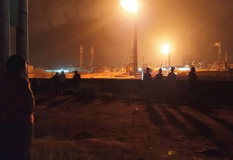 cardon Incendio en laguna de residuos