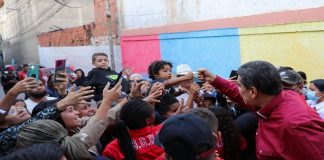Maduro insta a ir a las catacumbas del pueblo para atender necesidades Maduro insta a ir a las catatumbas del pueblo para atender necesidades
