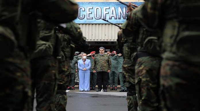 Presidente Maduro encabeza acto de salutación a la FANB