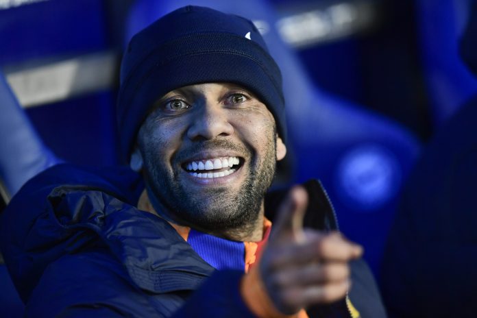 Dani Alves, durante un partido en Vitoria. Álvaro Barrientos MUNDO