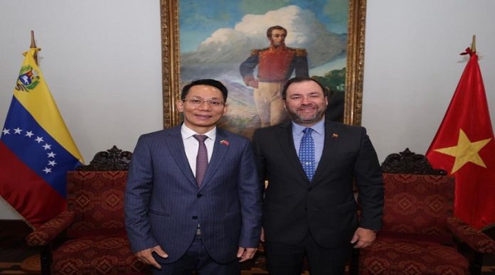 Canciller Yván Gil se reúne con embajadores de Vietnam y Türkiye