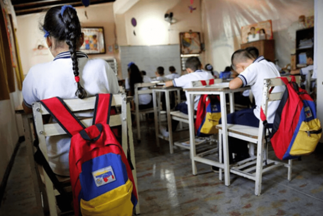 Niños vuelven a la escuela-Maduro
