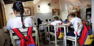 Niños vuelven a la escuela-Maduro