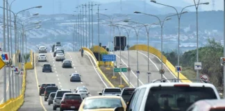 Venezuela-y-Colombia-abrieron-paso-por-el-puente-Atanasio-Girardot
