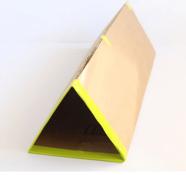 Caja en forma triangular