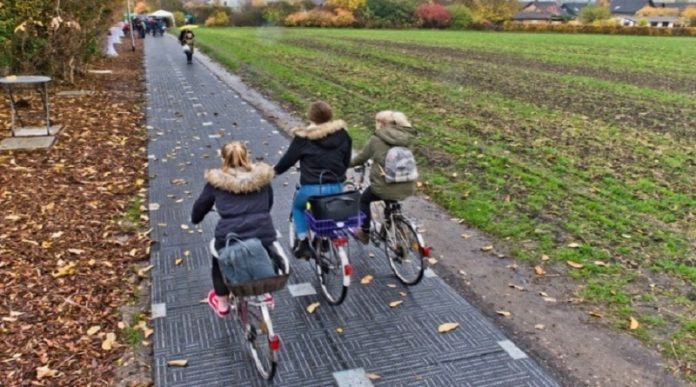 carril El carril bici con fotovoltaica