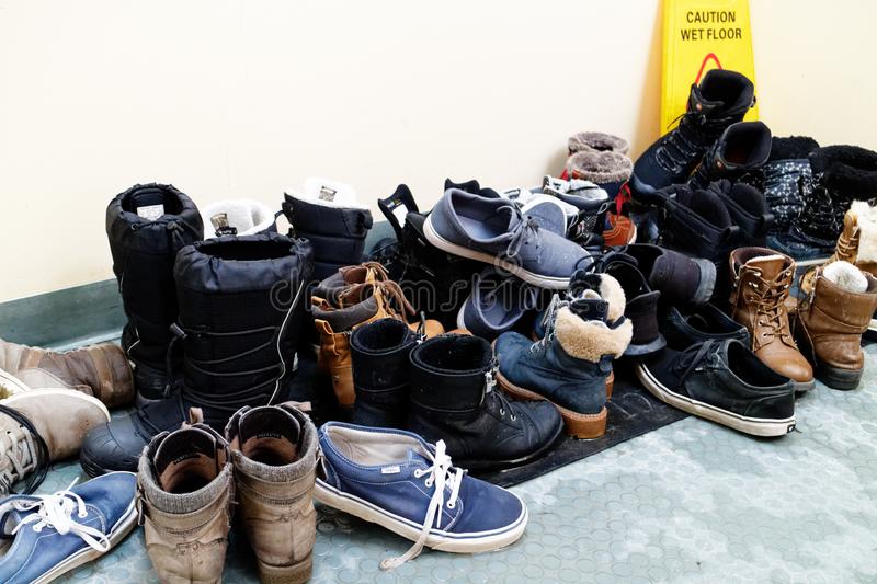Zapatera de cartón: resuélvete y organiza tus zapatos facilito