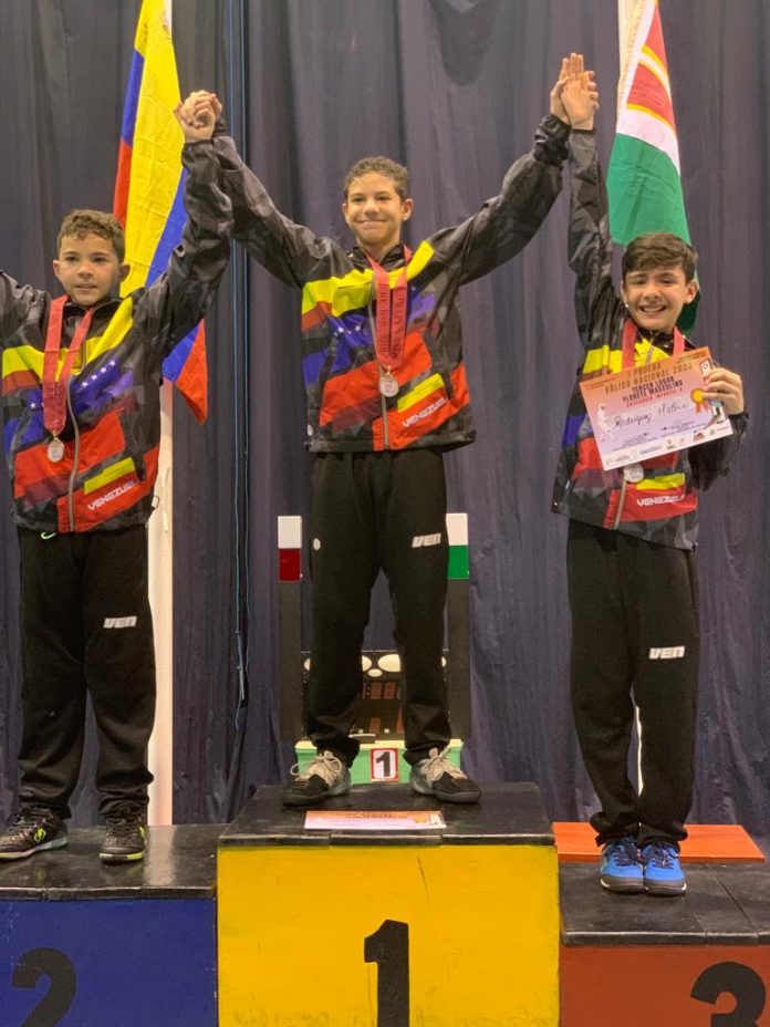 Podium para la historia en la Válida Nacional Infantil de Esgrima: Andrés, Arturo y Mathías, del Club Venezuela, ganan oro, plata y bronce respectivamente