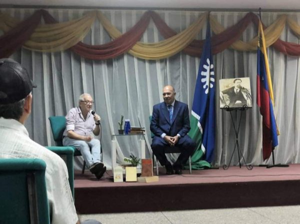 El maestro Anibal Grunn interviene en el conversatorio “Chéjov y su tiempo” en el Colegio Fermín Toro de Guanare, 