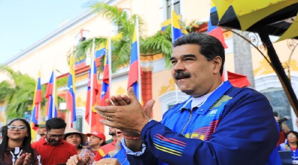 El presidente Maduro recibió la Marcha de la Juventud en Miraflores