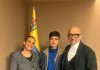 Sobreviviente venezolana de terremoto en Türkiye recibe apoyo del Gobierno Nacional Rosa Grözde, venezolana sobreviviente de terremoto en Türkiye, junto a su hijo y el embajador de Venezuela