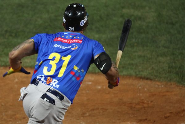 Serie del Caribe 2023-Leones del Caracas-Oswaldo Arcia-Curazao