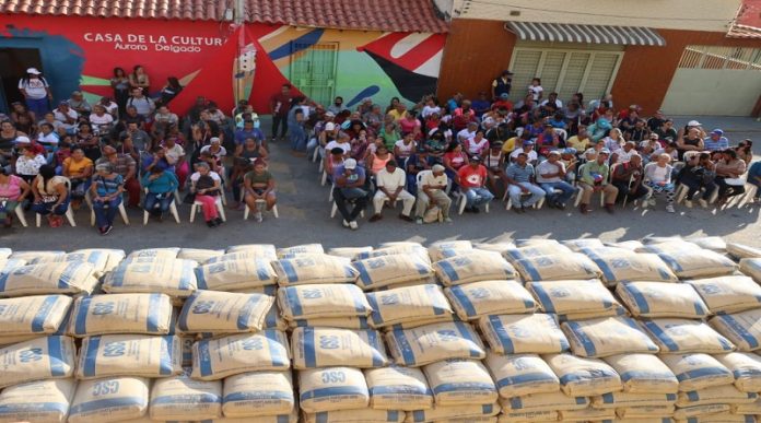 Más de 300 familias reciben cemento en Las Tejerías, Aragua