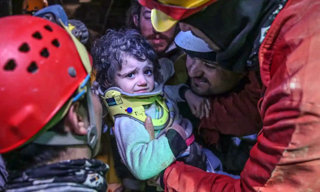 Turquía-madre e hija rescatadas-terremoto