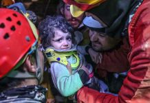 Turquía-madre e hija rescatadas-terremoto