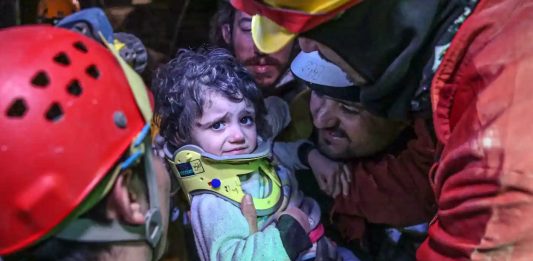 Turquía-madre e hija rescatadas-terremoto