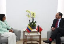 Vicepresidenta Rodríguez recibe a ministro de Trinidad y Tobago