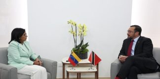 Vicepresidenta Rodríguez recibe a ministro de Trinidad y Tobago