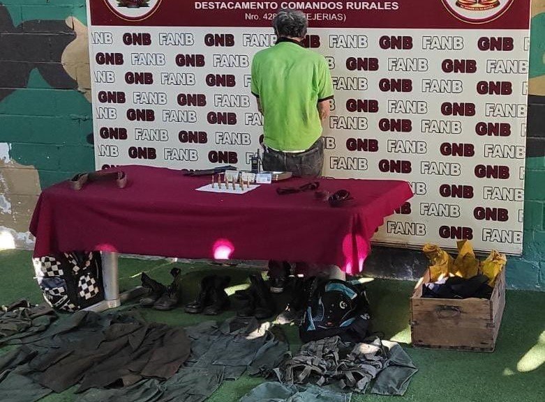 tejerias Sujeto con implementos militares de guerra