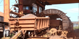 Ferrominera del Orinoco instala ruedas nacionales en tercera locomotora