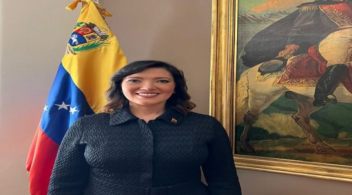 Embajadora Mary Flores entrega cartas credenciales ante el presidente de Portugal