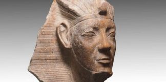 estatua de cuarzo de Ramsés II