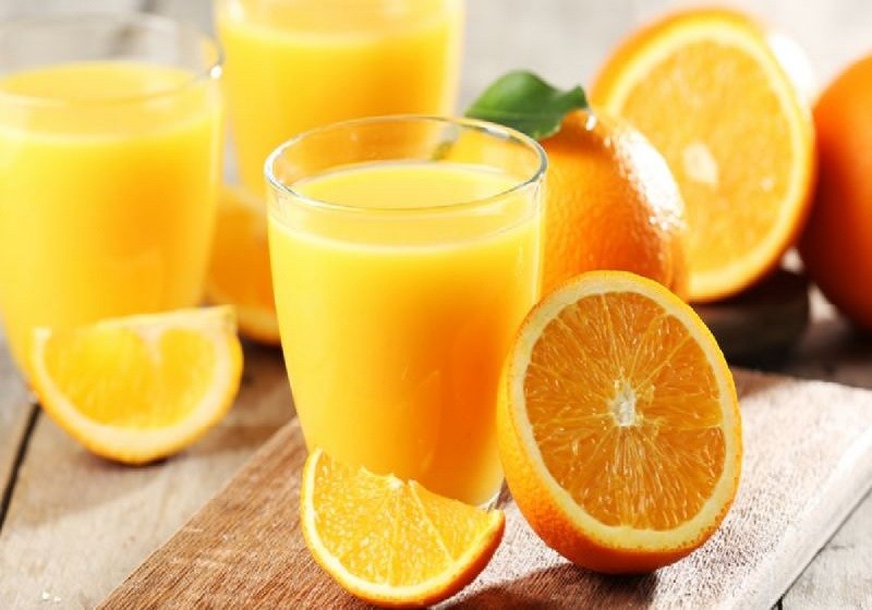 Jugo de naranja y cúrcuma