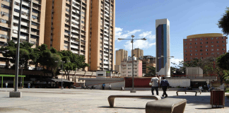 Gobierno garantiza el vivir viviendo junto al Poder Popular Gobierno garantiza el vivir viviendo junto al Poder Popular