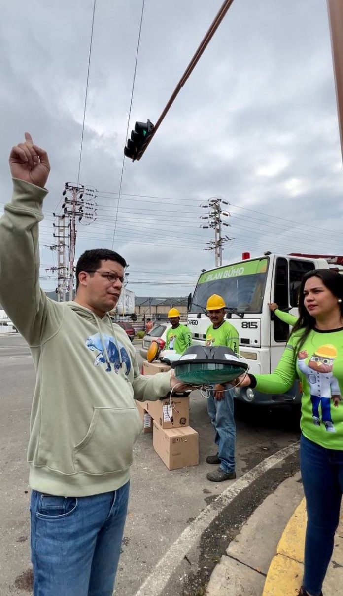 Alcalde Fuenmayor inspeccionó trabajos de semaforización en la avenida Andrés Eloy Blanco de Valencia (2)