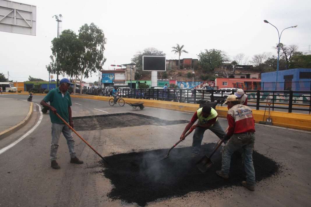 Carabobo: Aplican 40 toneladas de asfalto en Guacara