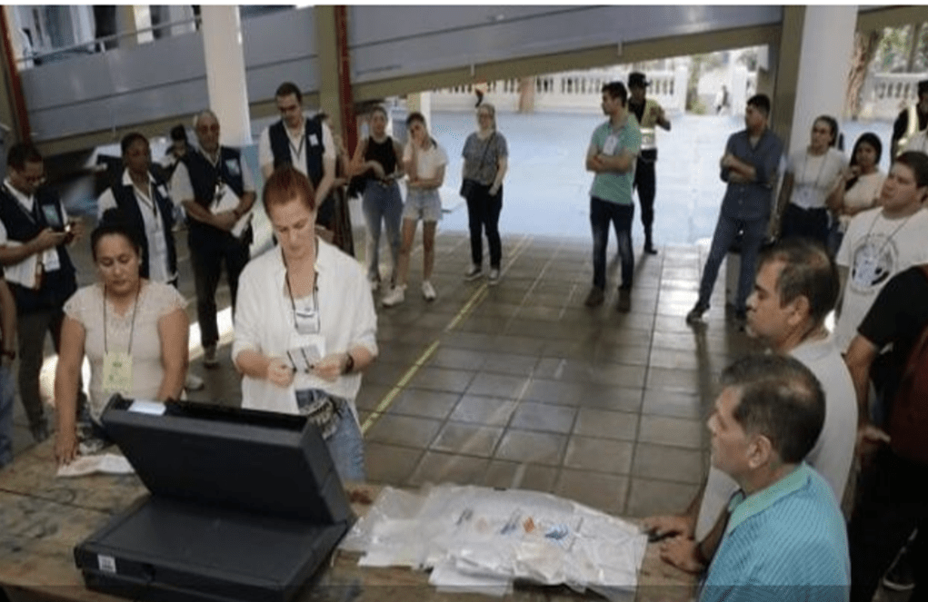 Santiago Peña ganaría presidencia de Paraguay según escrutinio del 80% Santiago Peña ganaría presidencia de Paraguay según escrutinio del 80%