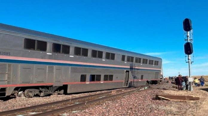 Se descarrila tren de pasajeros en Montana, EE. UU