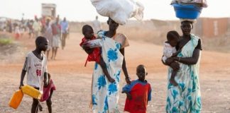 personas huyen de Sudán