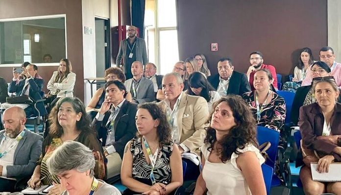 Venezuela presenta avances en materia de indicadores de investigación científica en Costa Rica