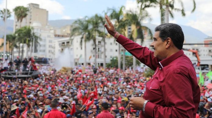 Maduro confía en la organización de los trabajadores para construir el país