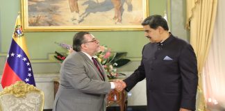 Jefe de Estado recibe cartas credenciales del embajador de Uruguay