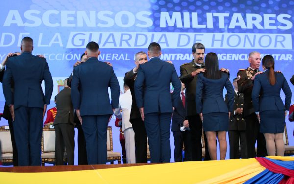 El jefe de Estado junto al 