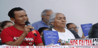 familiares de los normalistas