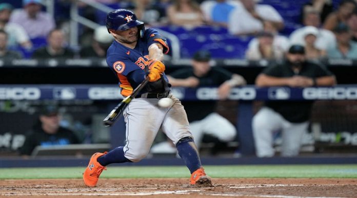 José Altuve a un doblete para igualar a Luis Aparicio José Altuve a un doblete para igualar a Luis Aparicio