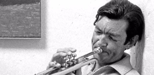 Julio Cortázar tocando la trompeta