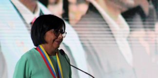 Delcy-graduación-ENAHP-IUT