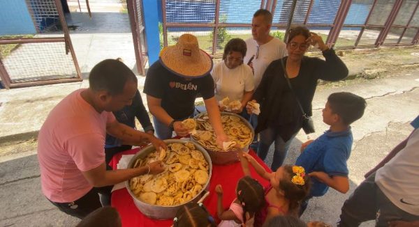 Niños y niñas de la Parroquia Belén