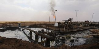 saquear recursos petroleros en Siria
