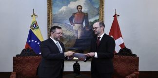 Nuevo embajador de Suiza entrega Copias de Estilo en Venezuela