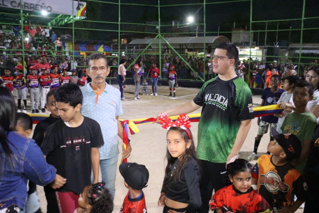 Alcalde Fuenmayor reinauguró Complejo Deportivo en Bello Monte y cancha en Santa Inés en el marco del Plan “Pinta tu Cancha por el Esequibo” (4)