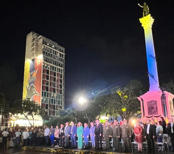 Reinaugurada-la-plaza-Bolivar-de-Valencia