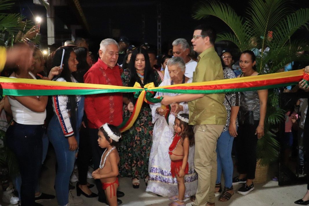 Alcalde Fuenmayor inauguró plaza Rita García de Parque Valencia y realizó encendido de la Navidad (4)
